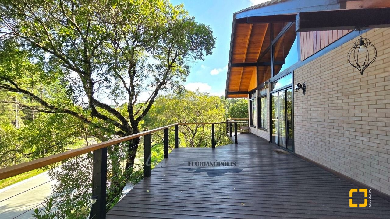 Casa com 200m², 3 quartos (sendo 2 suítes), 3 garagens, no bairro Rancho Queimado em Rancho Queimado