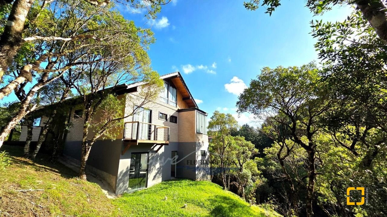 Casa com 200m², 3 quartos (sendo 2 suítes), 3 garagens, no bairro Rancho Queimado em Rancho Queimado