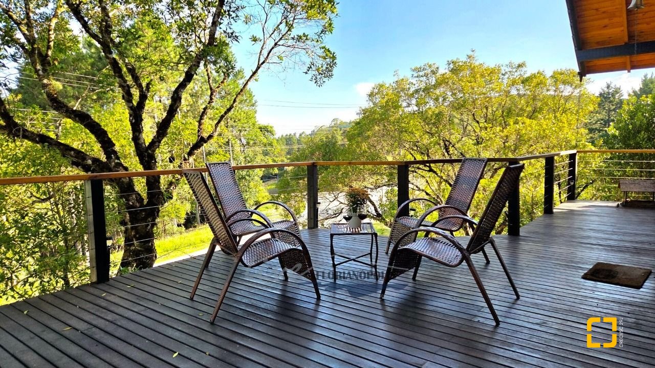 Casa com 200m², 3 quartos (sendo 2 suítes), 3 garagens, no bairro Rancho Queimado em Rancho Queimado