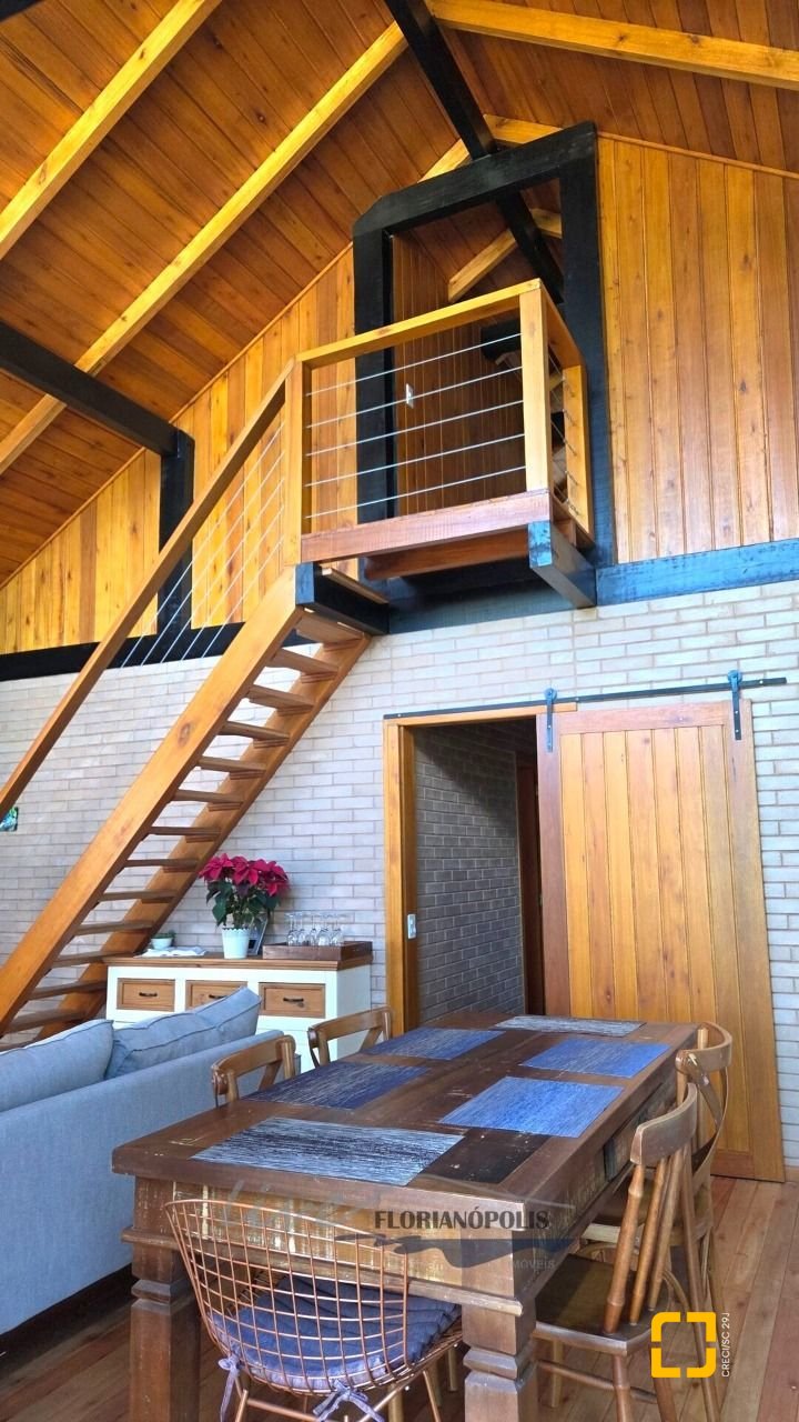 Casa com 200m², 3 quartos (sendo 2 suítes), 3 garagens, no bairro Rancho Queimado em Rancho Queimado