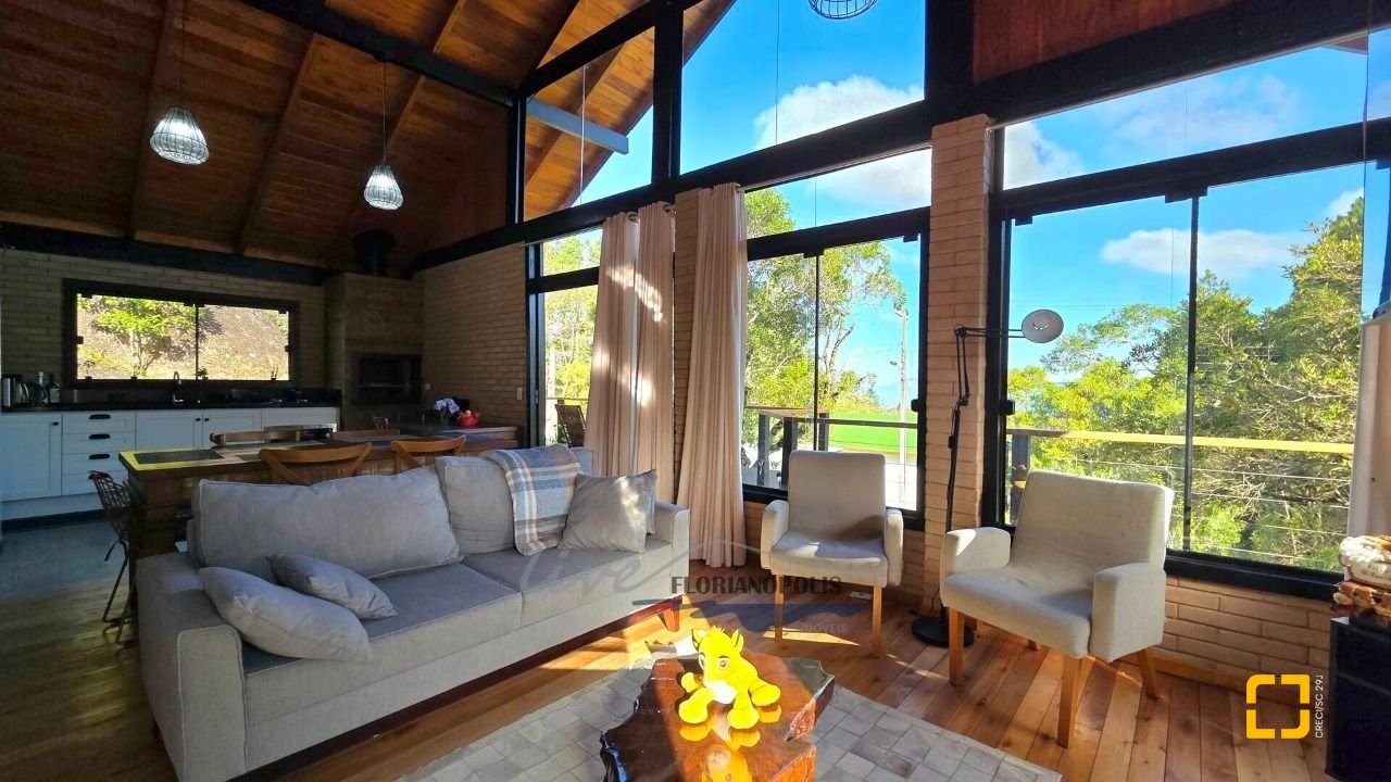 Casa com 200m², 3 quartos (sendo 2 suítes), 3 garagens, no bairro Rancho Queimado em Rancho Queimado