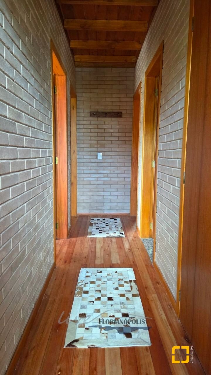 Casa com 200m², 3 quartos (sendo 2 suítes), 3 garagens, no bairro Rancho Queimado em Rancho Queimado
