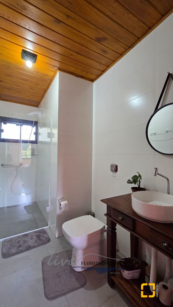 Casa com 200m², 3 quartos (sendo 2 suítes), 3 garagens, no bairro Rancho Queimado em Rancho Queimado
