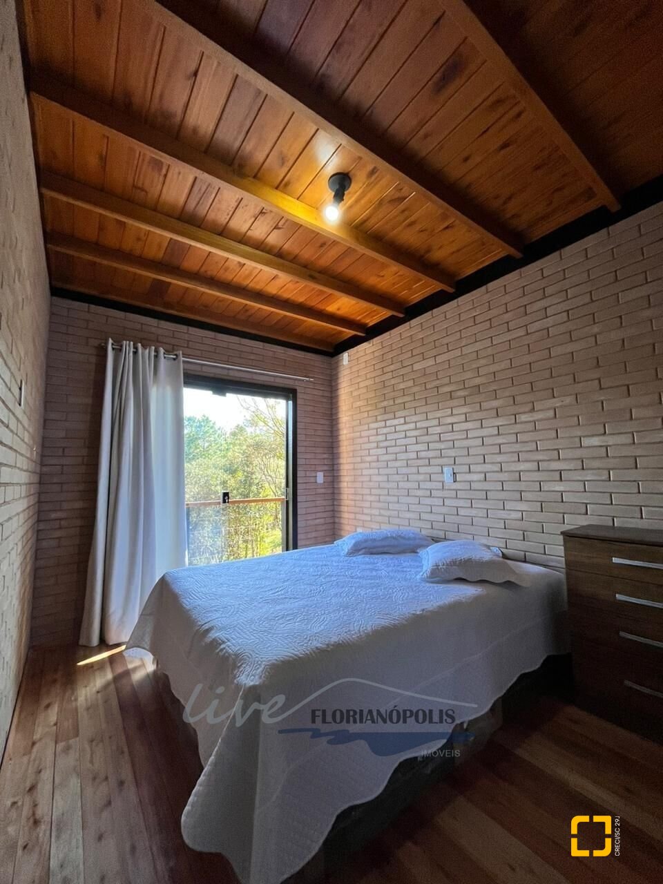 Casa com 200m², 3 quartos (sendo 2 suítes), 3 garagens, no bairro Rancho Queimado em Rancho Queimado