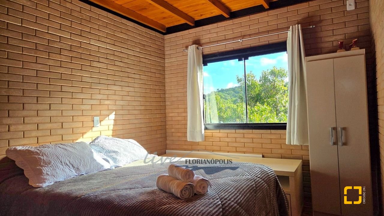 Casa com 200m², 3 quartos (sendo 2 suítes), 3 garagens, no bairro Rancho Queimado em Rancho Queimado