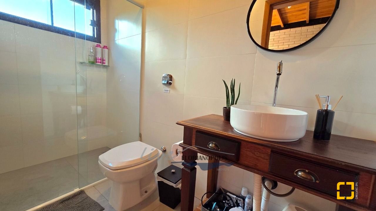 Casa com 200m², 3 quartos (sendo 2 suítes), 3 garagens, no bairro Rancho Queimado em Rancho Queimado