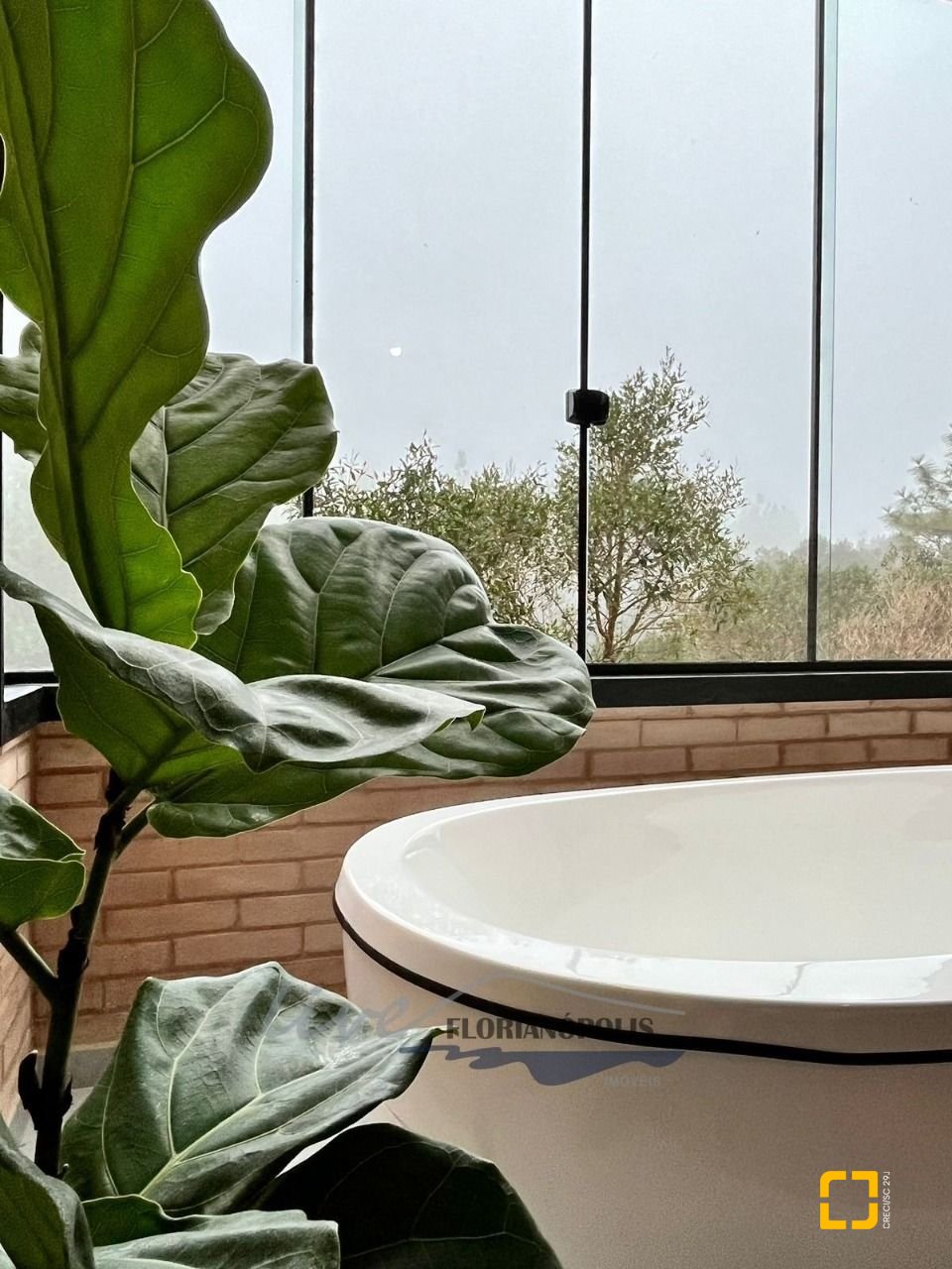 Casa com 200m², 3 quartos (sendo 2 suítes), 3 garagens, no bairro Rancho Queimado em Rancho Queimado