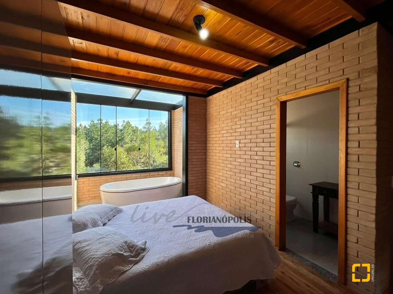 Casa com 200m², 3 quartos (sendo 2 suítes), 3 garagens, no bairro Rancho Queimado em Rancho Queimado
