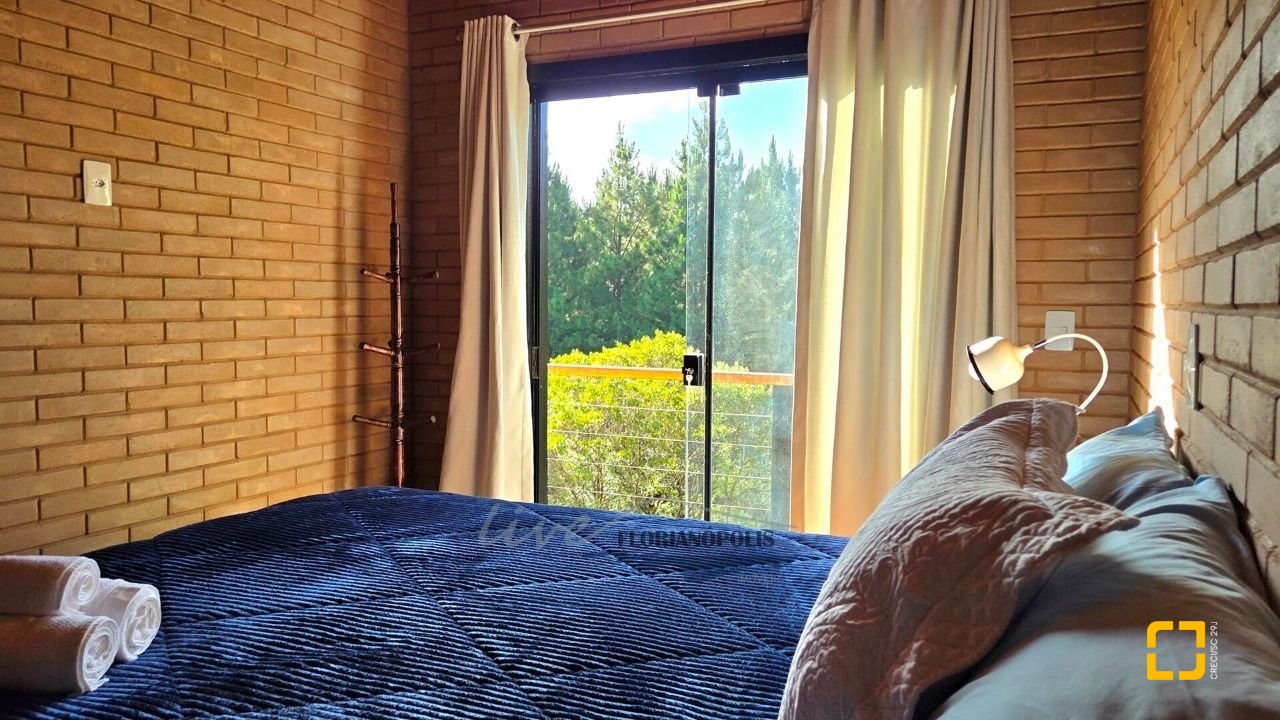 Casa com 200m², 3 quartos (sendo 2 suítes), 3 garagens, no bairro Rancho Queimado em Rancho Queimado