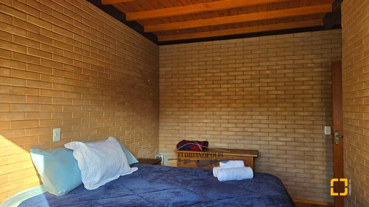 Casa com 200m², 3 quartos (sendo 2 suítes), 3 garagens, no bairro Rancho Queimado em Rancho Queimado