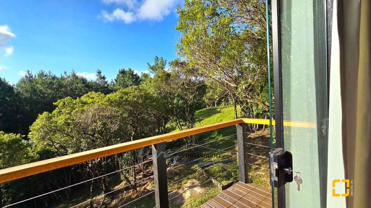 Casa com 200m², 3 quartos (sendo 2 suítes), 3 garagens, no bairro Rancho Queimado em Rancho Queimado
