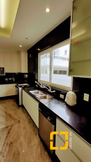 Casa com 1050m², 8 quartos (sendo 4 suítes), 5 garagens, no bairro Jurerê Internacional em Florianópolis