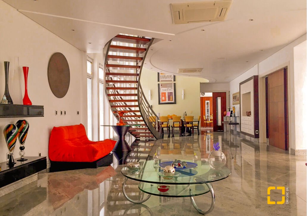 Casa com 1050m², 8 quartos (sendo 4 suítes), 5 garagens, no bairro Jurerê Internacional em Florianópolis