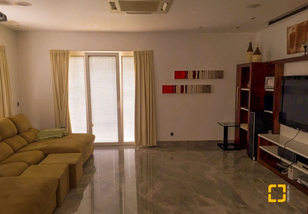 Casa com 1050m², 8 quartos (sendo 4 suítes), 5 garagens, no bairro Jurerê Internacional em Florianópolis