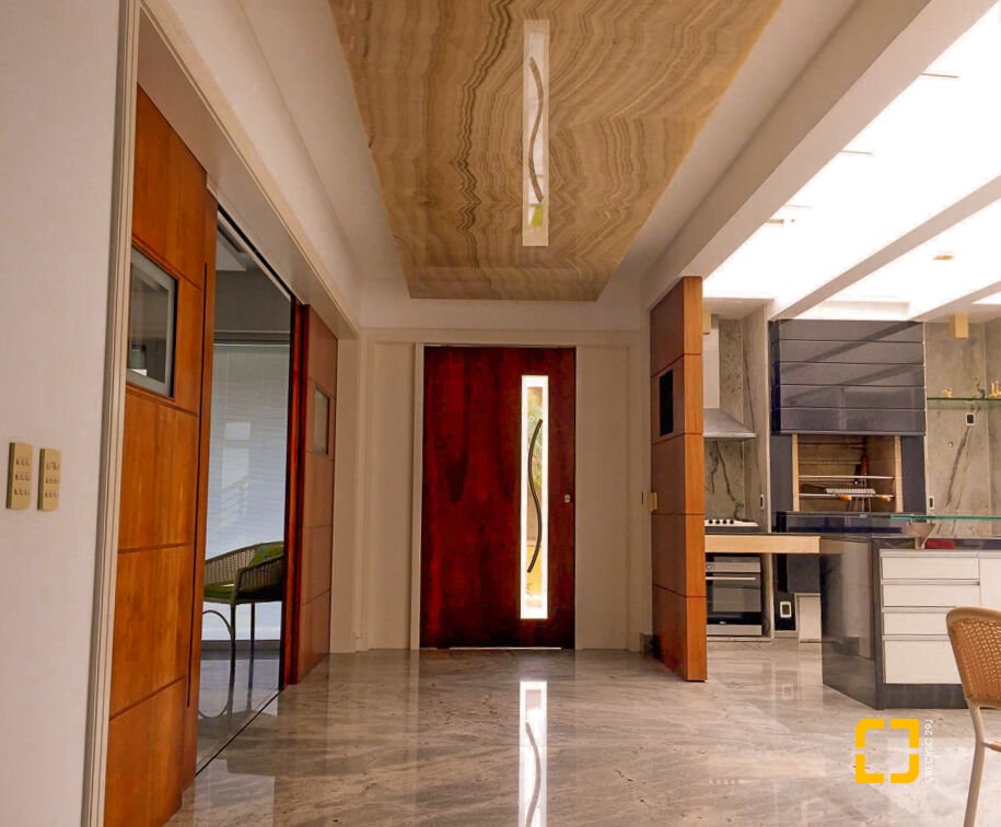 Casa com 1050m², 8 quartos (sendo 4 suítes), 5 garagens, no bairro Jurerê Internacional em Florianópolis