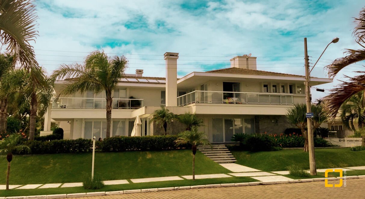 Casa com 1050m², 8 quartos (sendo 4 suítes), 5 garagens, no bairro Jurerê Internacional em Florianópolis