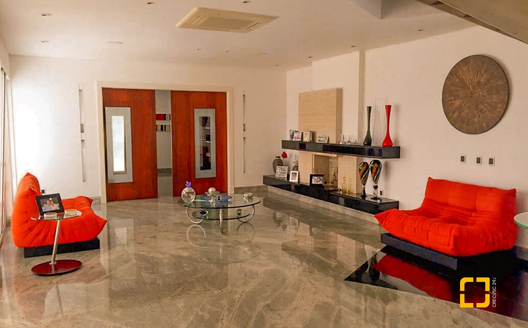 Casa com 1050m², 8 quartos (sendo 4 suítes), 5 garagens, no bairro Jurerê Internacional em Florianópolis
