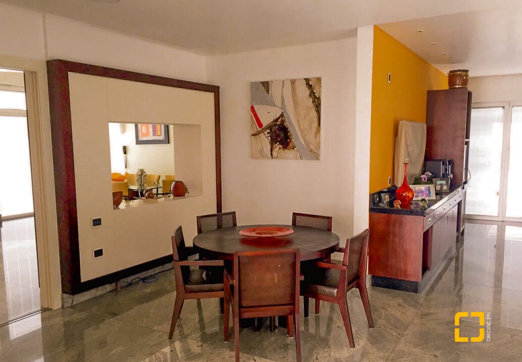 Casa com 1050m², 8 quartos (sendo 4 suítes), 5 garagens, no bairro Jurerê Internacional em Florianópolis
