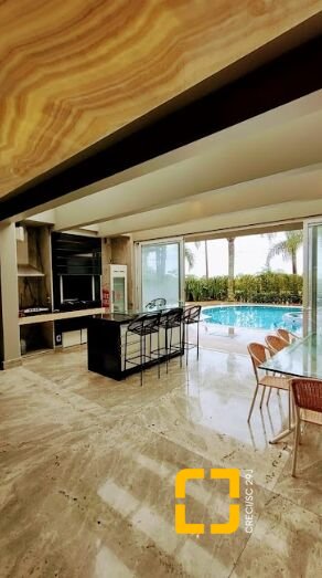 Casa com 1050m², 8 quartos (sendo 4 suítes), 5 garagens, no bairro Jurerê Internacional em Florianópolis