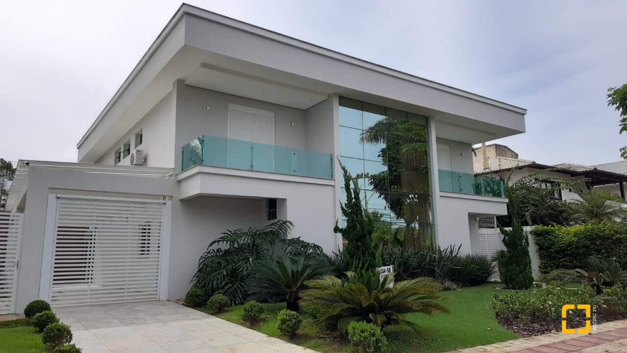 Casa com 500m², 12 quartos (sendo 6 suítes), 3 garagens, no bairro Jurerê Internacional em Florianópolis