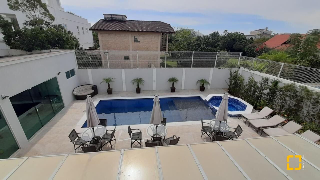 Casa com 500m², 12 quartos (sendo 6 suítes), 3 garagens, no bairro Jurerê Internacional em Florianópolis