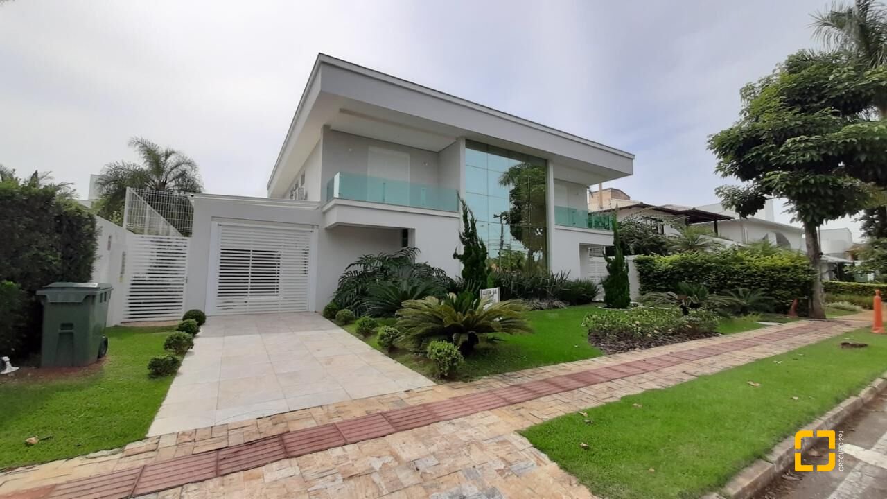 Casa com 500m², 12 quartos (sendo 6 suítes), 3 garagens, no bairro Jurerê Internacional em Florianópolis