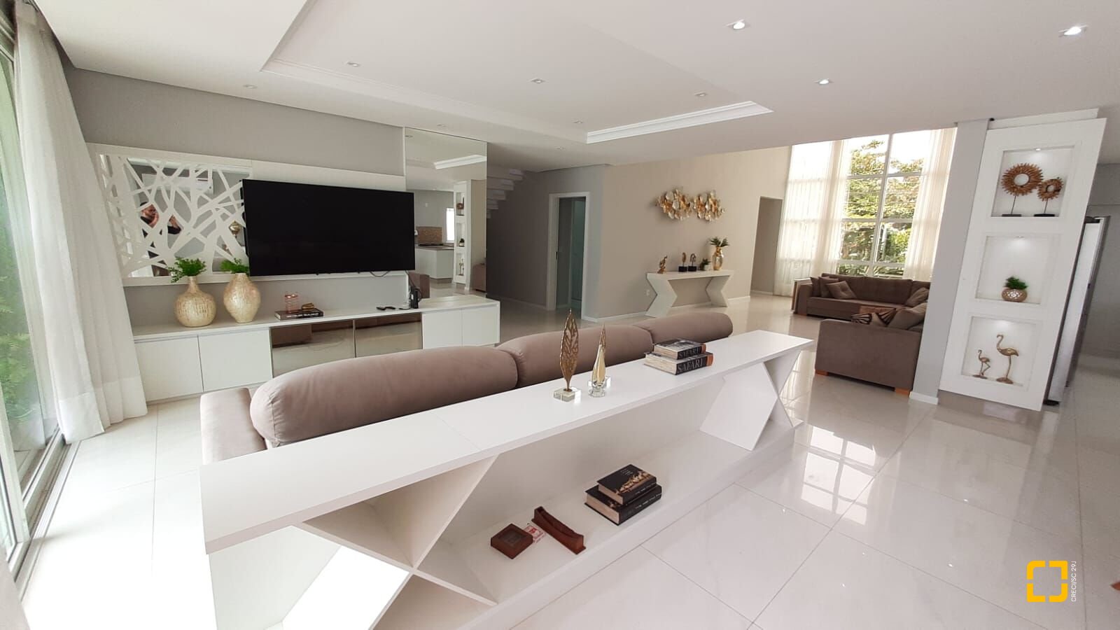 Casa com 500m², 12 quartos (sendo 6 suítes), 3 garagens, no bairro Jurerê Internacional em Florianópolis