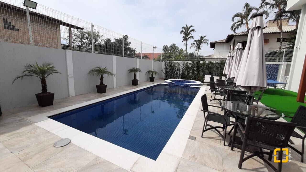 Casa com 500m², 12 quartos (sendo 6 suítes), 3 garagens, no bairro Jurerê Internacional em Florianópolis