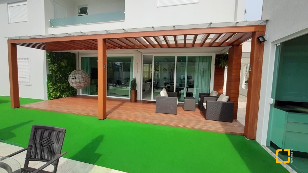 Casa com 500m², 12 quartos (sendo 6 suítes), 3 garagens, no bairro Jurerê Internacional em Florianópolis