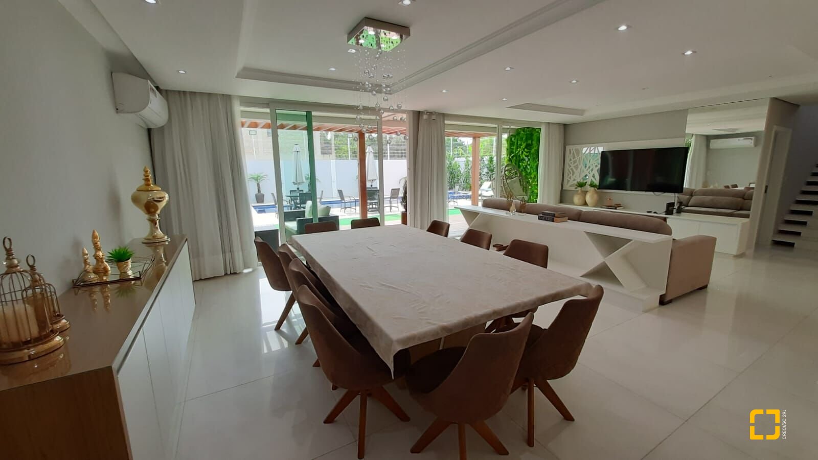 Casa com 500m², 12 quartos (sendo 6 suítes), 3 garagens, no bairro Jurerê Internacional em Florianópolis
