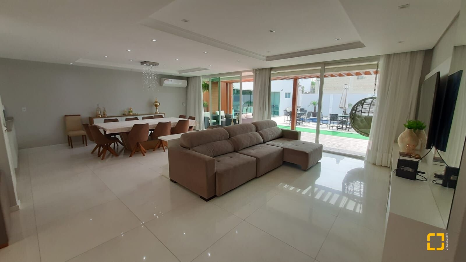 Casa com 500m², 12 quartos (sendo 6 suítes), 3 garagens, no bairro Jurerê Internacional em Florianópolis