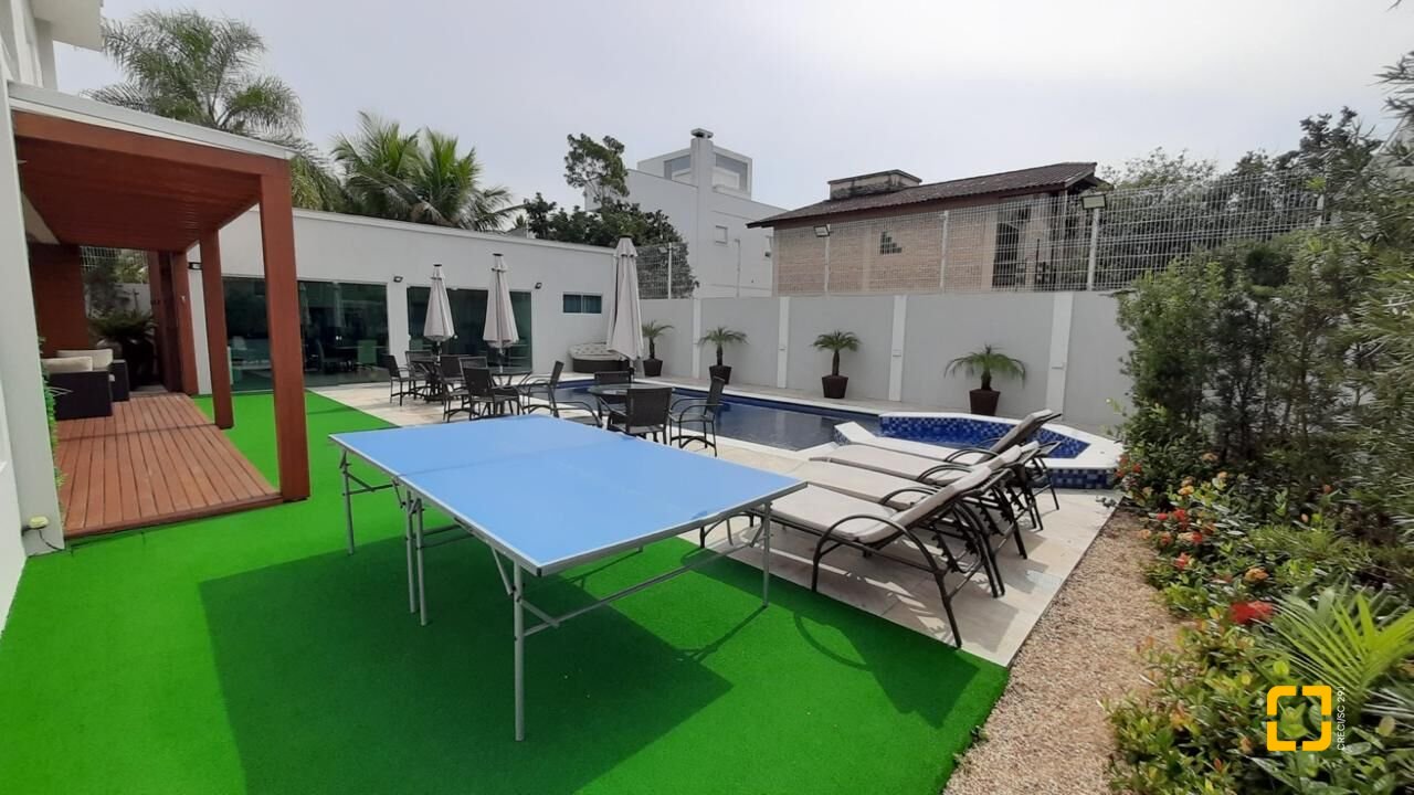Casa com 500m², 12 quartos (sendo 6 suítes), 3 garagens, no bairro Jurerê Internacional em Florianópolis