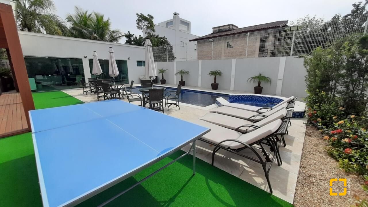 Casa com 500m², 12 quartos (sendo 6 suítes), 3 garagens, no bairro Jurerê Internacional em Florianópolis