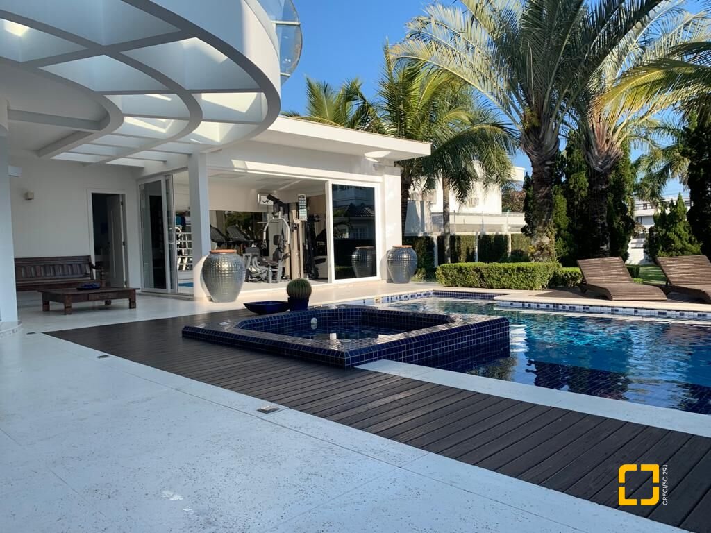 Casa com 1200m², 10 quartos (sendo 5 suítes), 6 garagens, no bairro Jurerê Internacional em Florianópolis