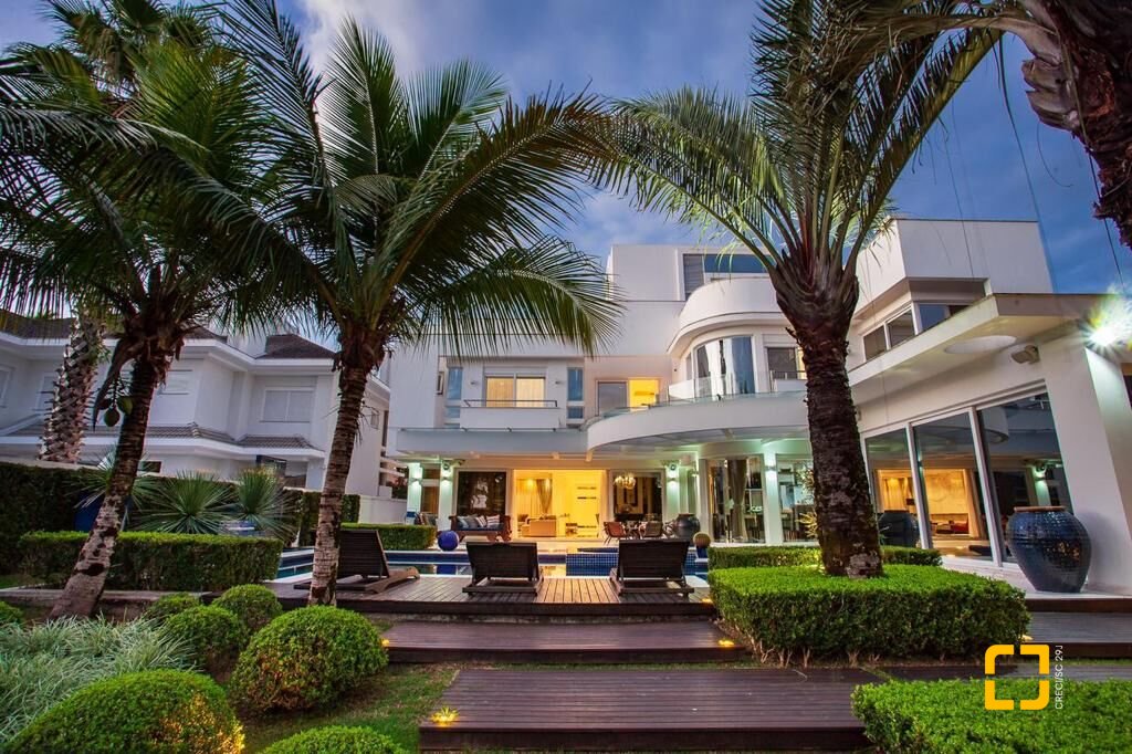 Casa com 1200m², 10 quartos (sendo 5 suítes), 6 garagens, no bairro Jurerê Internacional em Florianópolis