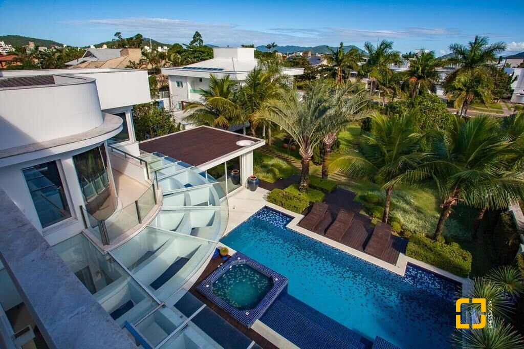 Casa com 1200m², 10 quartos (sendo 5 suítes), 6 garagens, no bairro Jurerê Internacional em Florianópolis