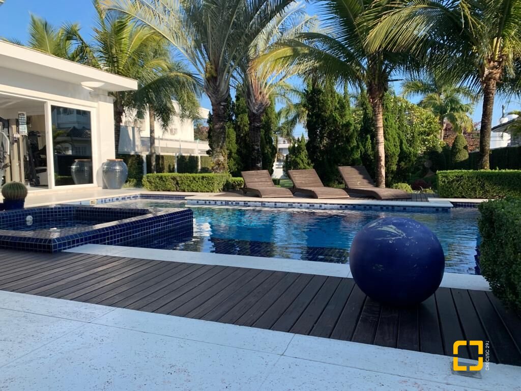 Casa com 1200m², 10 quartos (sendo 5 suítes), 6 garagens, no bairro Jurerê Internacional em Florianópolis