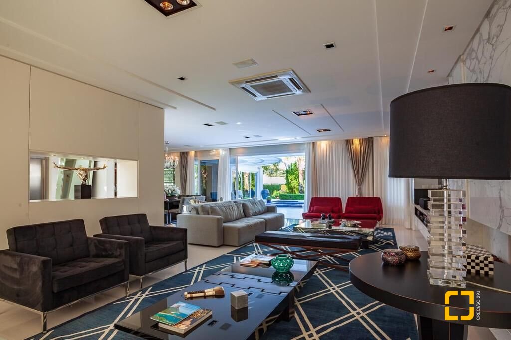 Casa com 1200m², 10 quartos (sendo 5 suítes), 6 garagens, no bairro Jurerê Internacional em Florianópolis