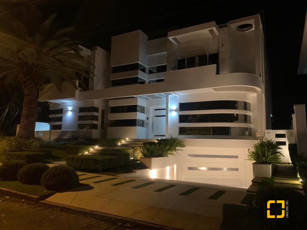 Casa com 1200m², 10 quartos (sendo 5 suítes), 6 garagens, no bairro Jurerê Internacional em Florianópolis