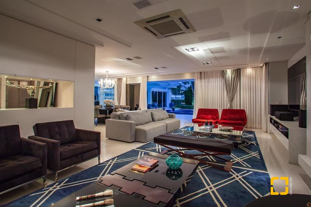 Casa com 1200m², 10 quartos (sendo 5 suítes), 6 garagens, no bairro Jurerê Internacional em Florianópolis