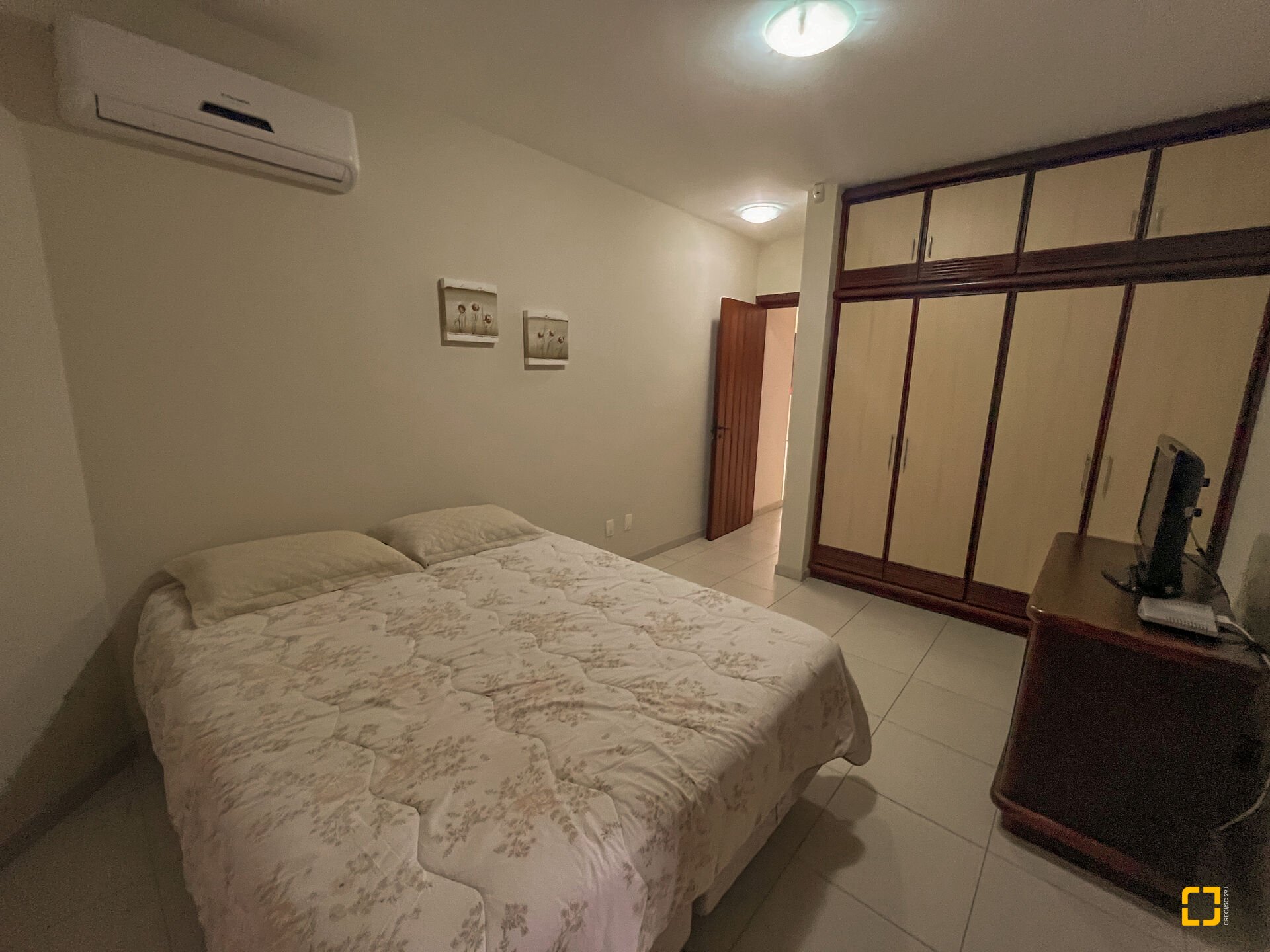 Casa com 300m², 8 quartos (sendo 4 suítes), 4 garagens, no bairro Jurerê Internacional em Florianópolis