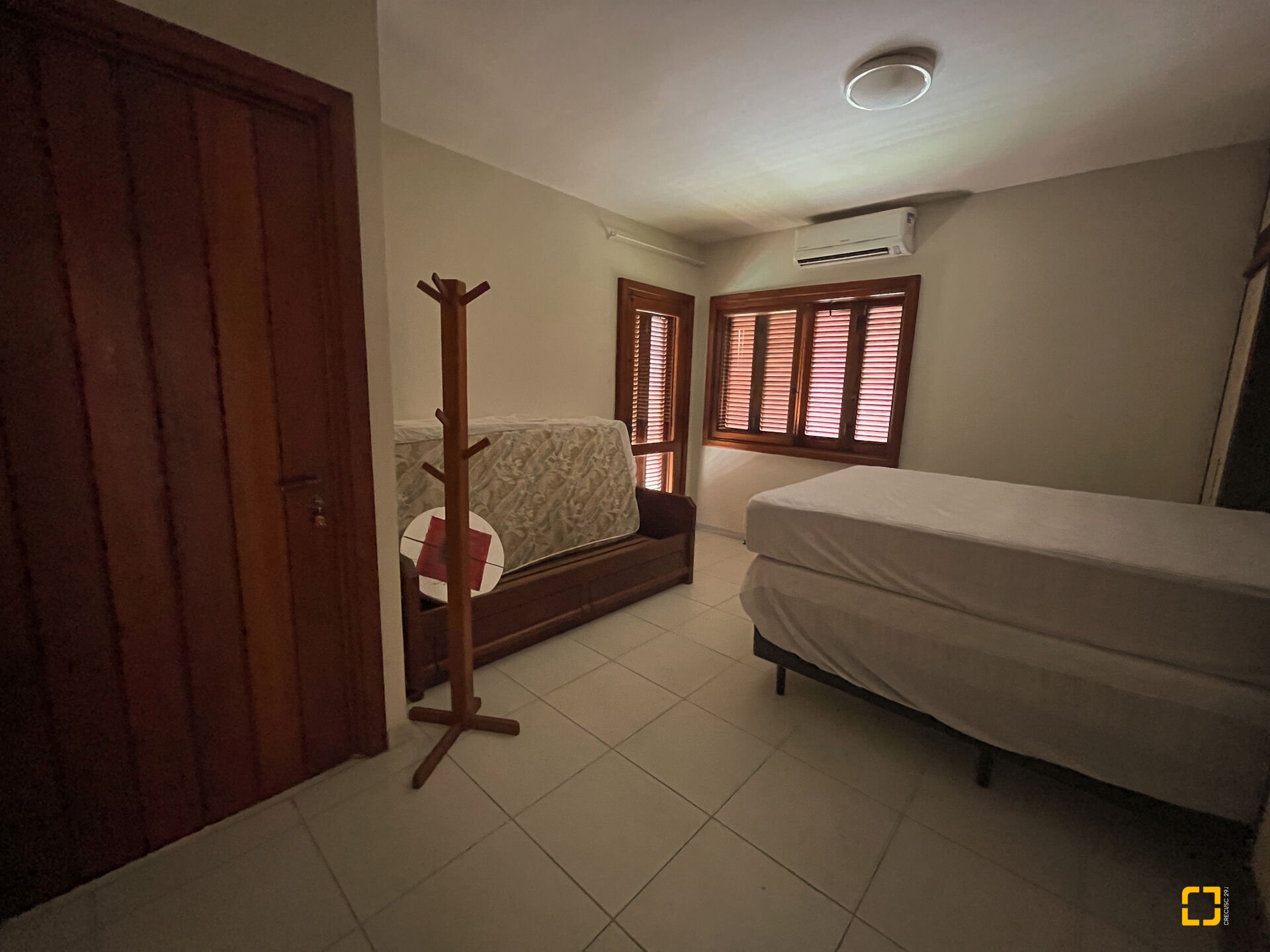 Casa com 300m², 8 quartos (sendo 4 suítes), 4 garagens, no bairro Jurerê Internacional em Florianópolis