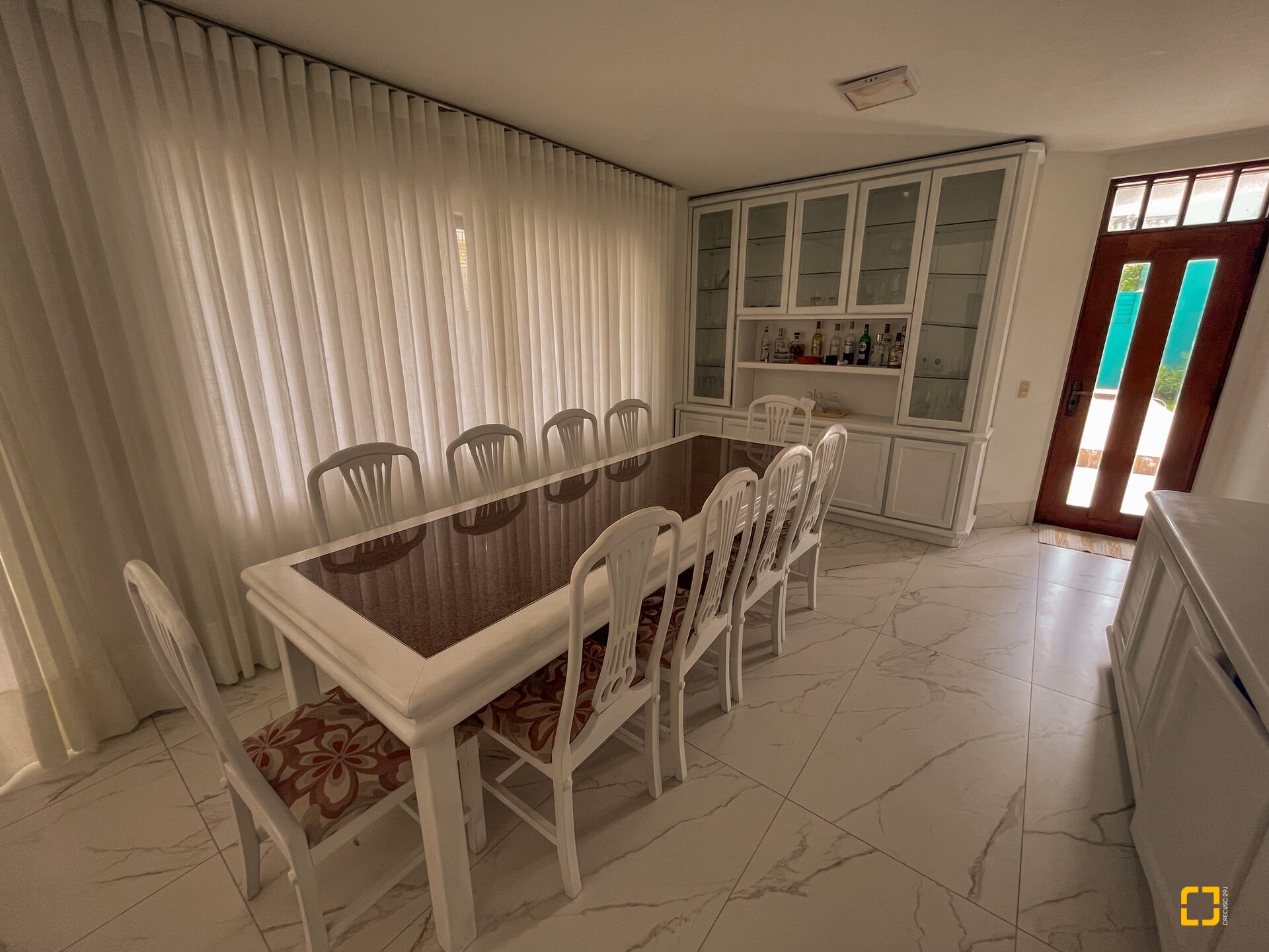 Casa com 300m², 8 quartos (sendo 4 suítes), 4 garagens, no bairro Jurerê Internacional em Florianópolis