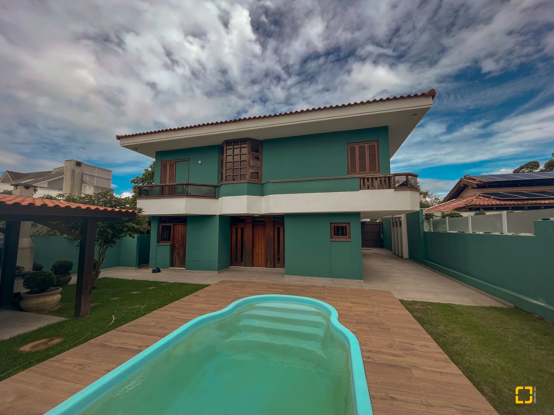 Casa com 300m², 8 quartos (sendo 4 suítes), 4 garagens, no bairro Jurerê Internacional em Florianópolis