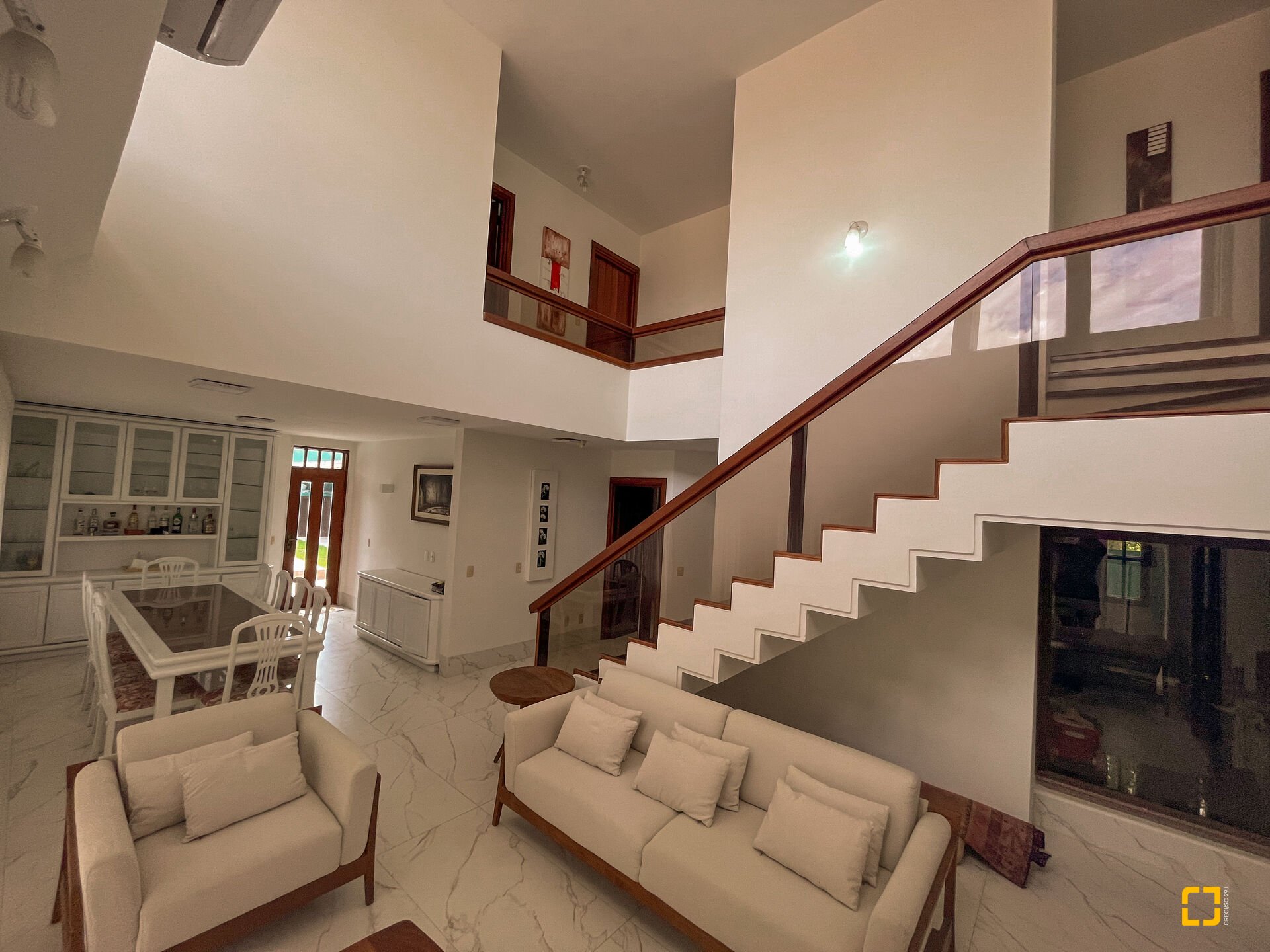 Casa com 300m², 8 quartos (sendo 4 suítes), 4 garagens, no bairro Jurerê Internacional em Florianópolis