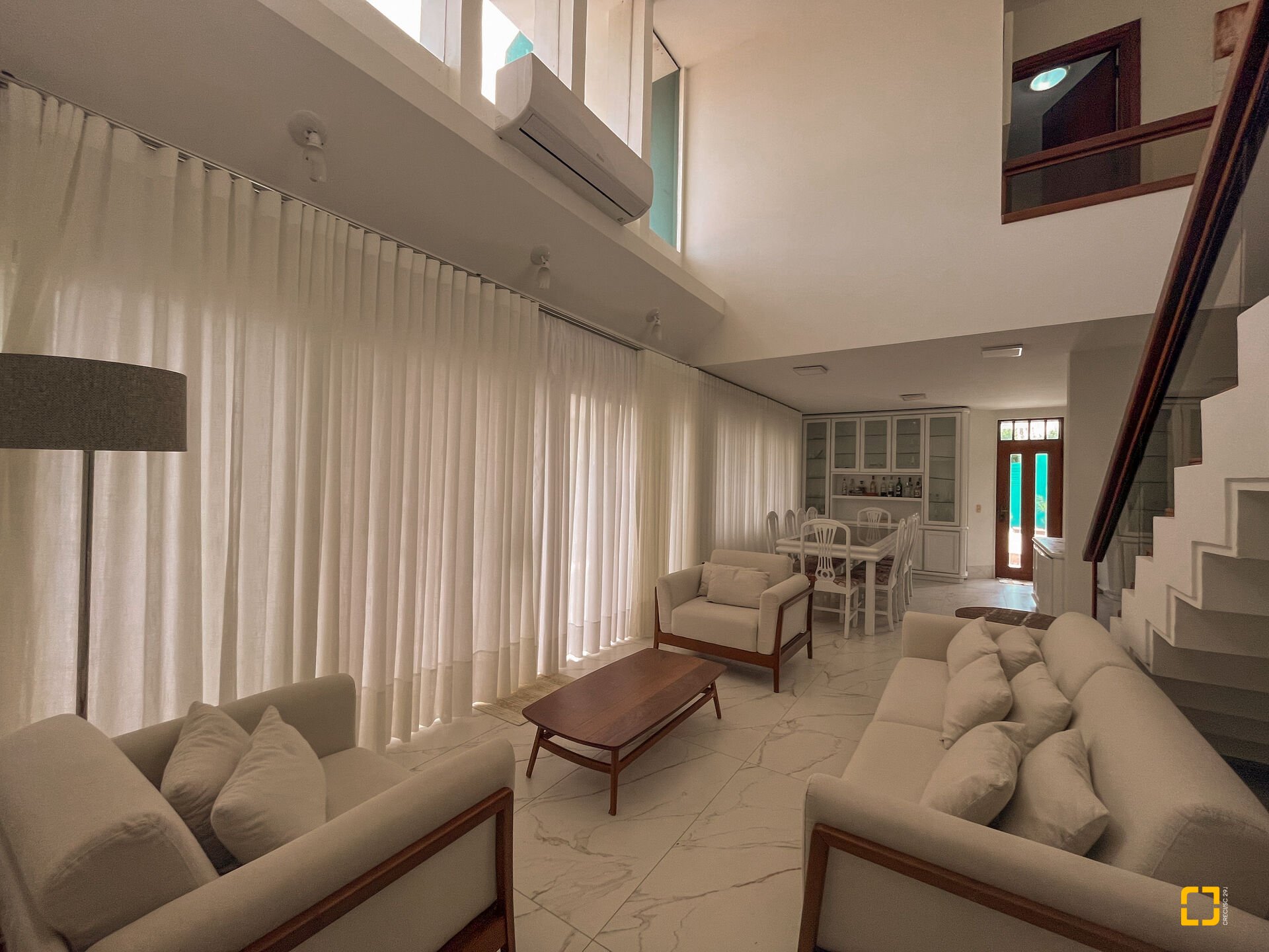 Casa com 300m², 8 quartos (sendo 4 suítes), 4 garagens, no bairro Jurerê Internacional em Florianópolis