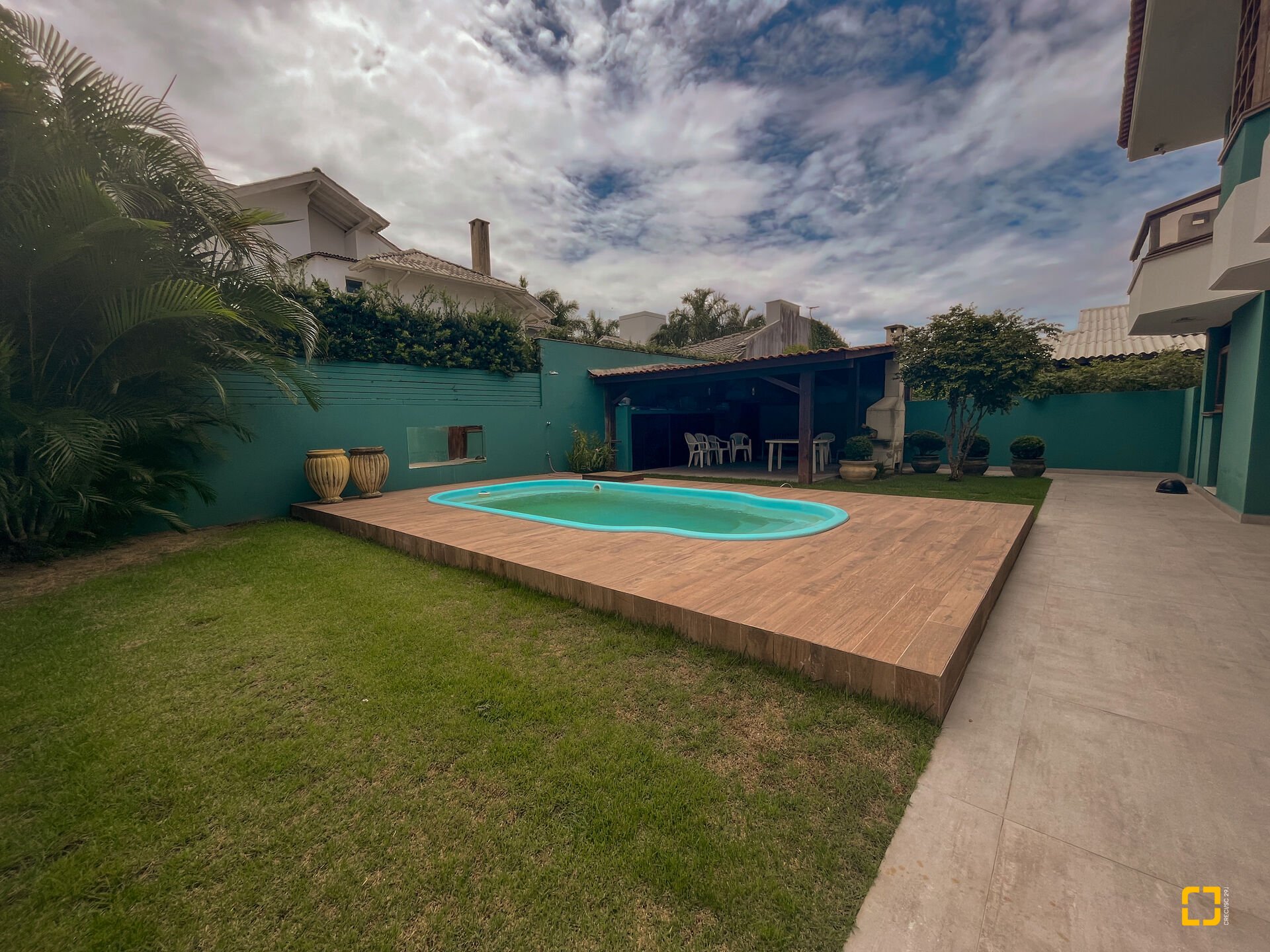 Casa com 300m², 8 quartos (sendo 4 suítes), 4 garagens, no bairro Jurerê Internacional em Florianópolis