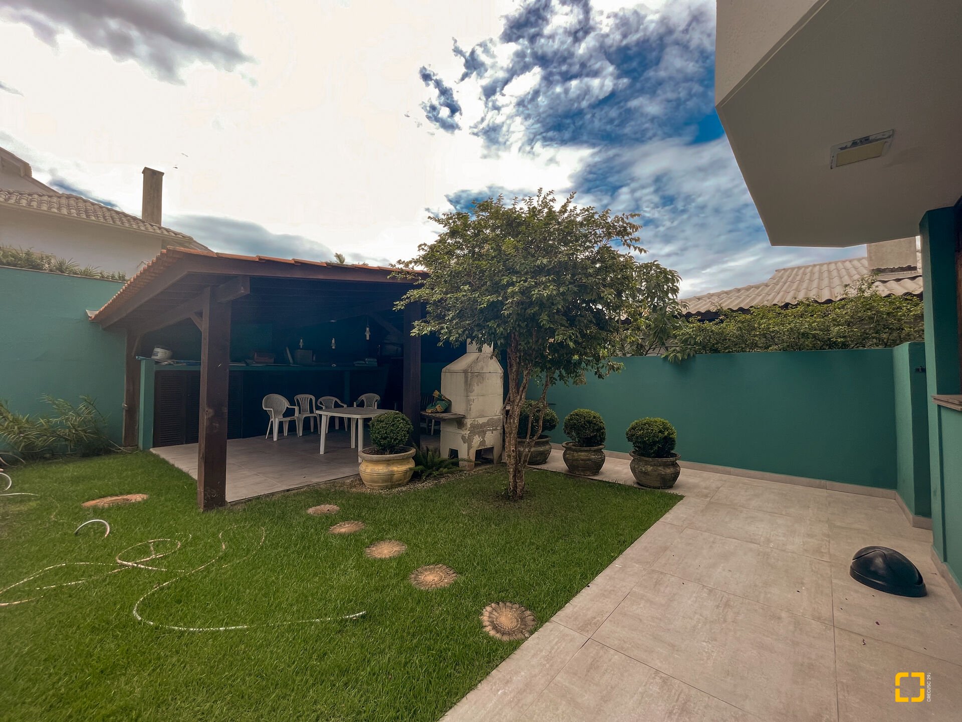 Casa com 300m², 8 quartos (sendo 4 suítes), 4 garagens, no bairro Jurerê Internacional em Florianópolis