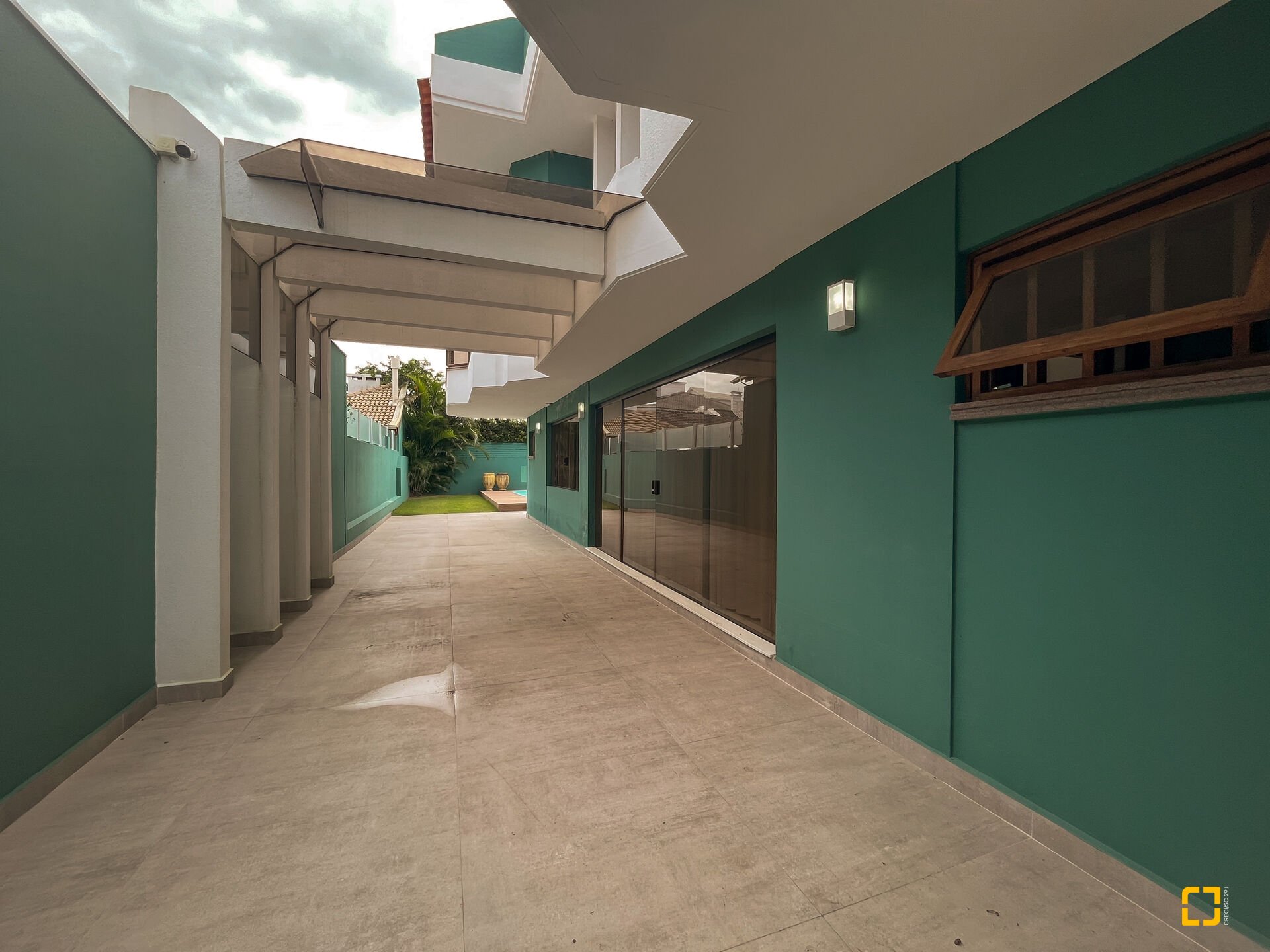Casa com 300m², 8 quartos (sendo 4 suítes), 4 garagens, no bairro Jurerê Internacional em Florianópolis