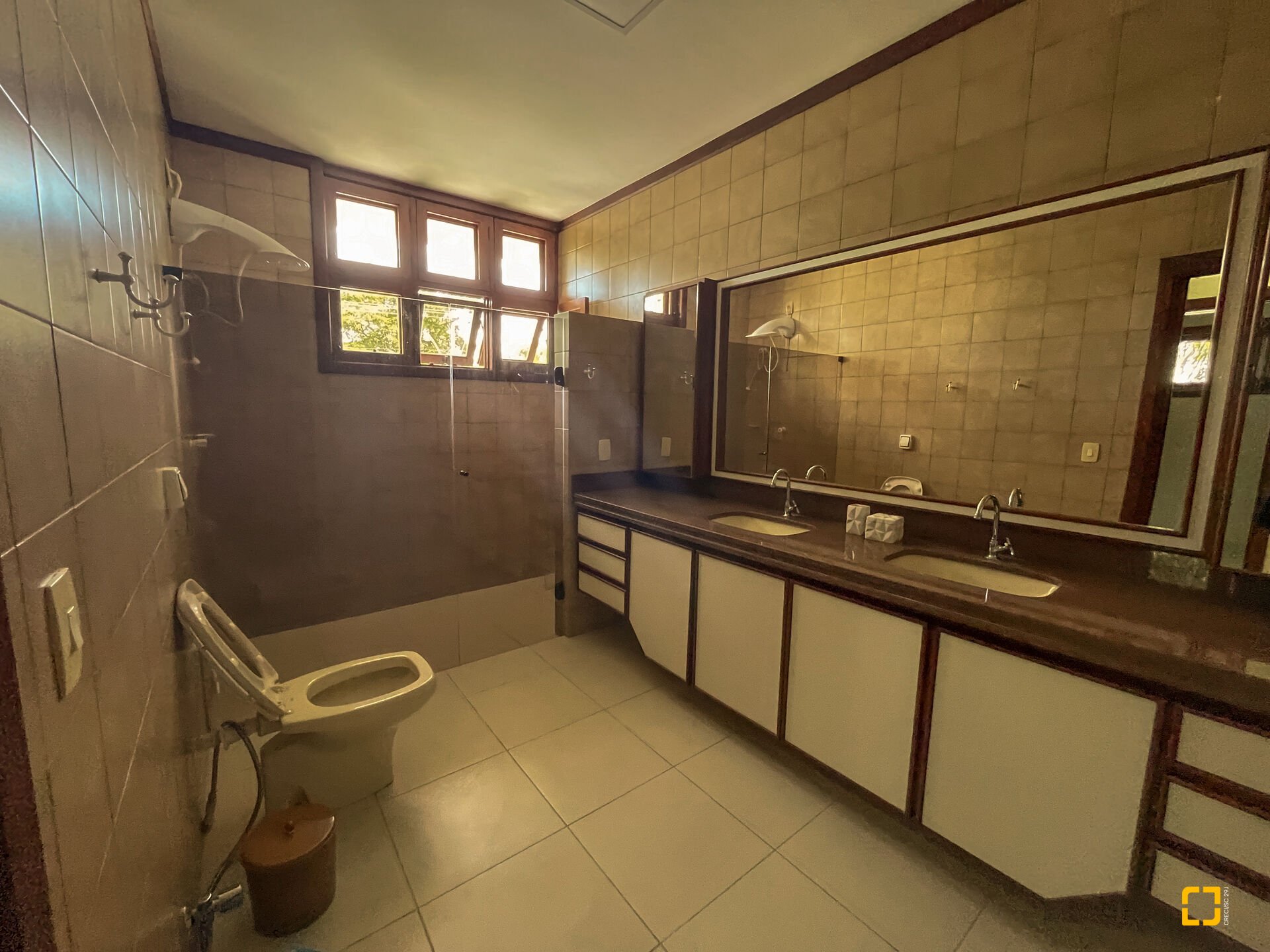 Casa com 300m², 8 quartos (sendo 4 suítes), 4 garagens, no bairro Jurerê Internacional em Florianópolis
